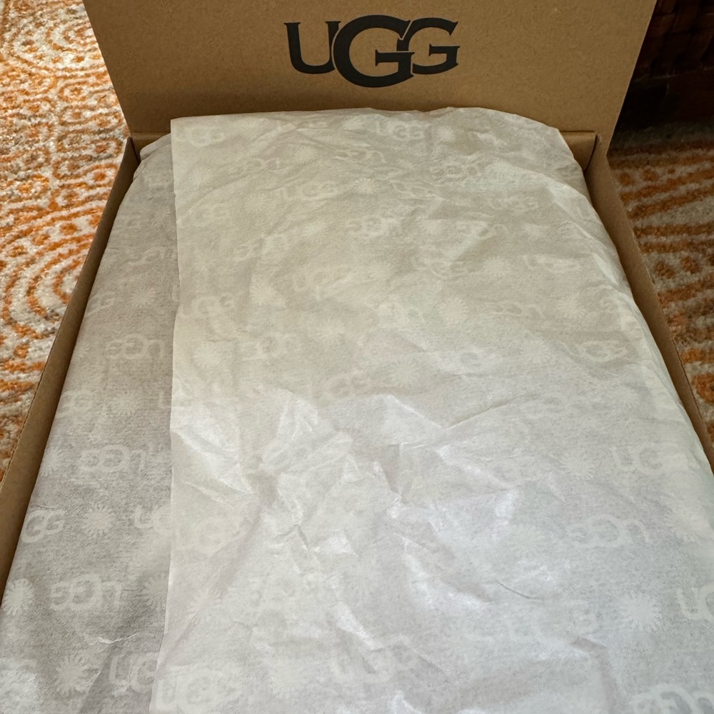 Brand New in Box UGG Neumel Chestnut Boots Youth Size 5 Women’s Size 7